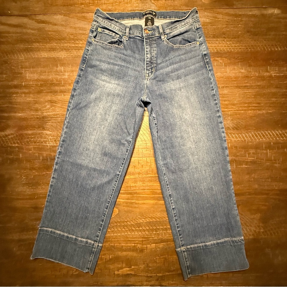 Nanette Lepore Medium Wash Cropped Jeans Super Stretchy size 10 high-rise